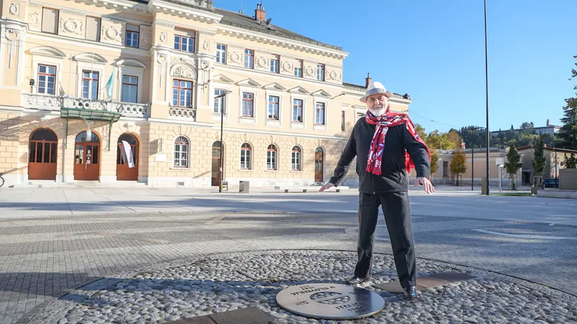 Michelangelo Pistoletto ha voluto visitare pomeriggio la piazza della Transalpina (Tibaldi)