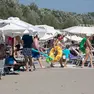Un’immagine della spiaggia Git di Grado (Bonaventura)