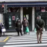 I nuovi attraversamenti a San Giacomo: si vedono anche persone che attraversano con il rosso (Lasorte)