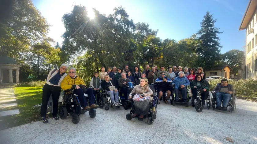 Alcuni momenti dell’ultima passeggiata inclusiva con i disabili e gli amministratori comunali
