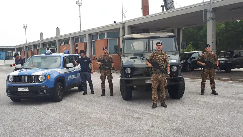 Polizia ed esercito schierati al confine con la Slovenia