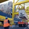 Movimentazione di container al Molo VII del Porto foto Bruni