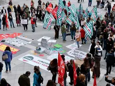La protesta sotto il Municipio in piazza Unità (Silvano)