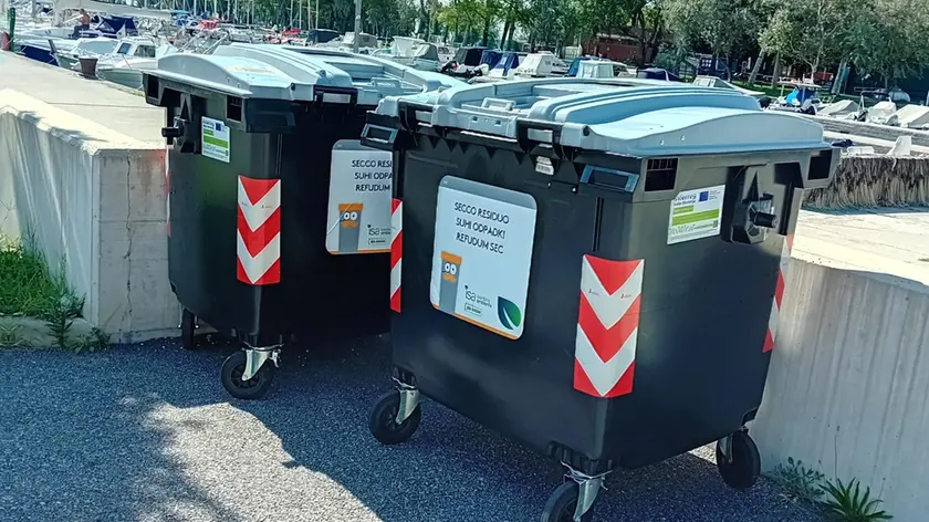 I nuovi cassonetti intelligenti presenti da ieri al Villaggio del Pescatore e a Borgo San Mauro