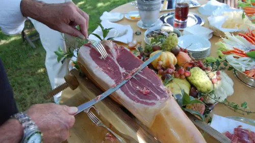 Una degustazione di prosciutto D’Osvaldo