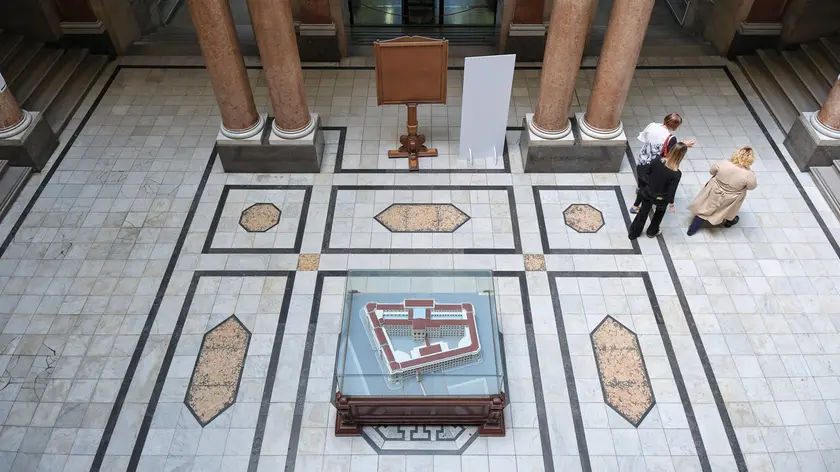 L’atrio del Tribunale di Trieste (Silvano)