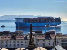 La portacontainer a Fiume (foto Voce del Popolo)