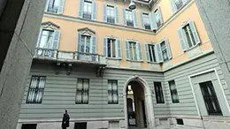 Piazzetta Cuccia, sede di Mediobanca a Milano