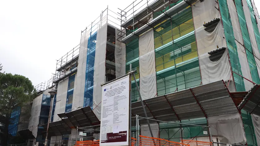 Uno stabile di proprietà dell’Ater interessato da lavori di riqualificazione energetica