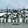 Il monumento che ricorda le vittime nel campo di concentramento di Dachau