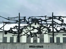 Il monumento che ricorda le vittime nel campo di concentramento di Dachau