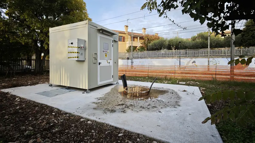 Il basamento per la maxi antenna a Visogliano Foto Andrea Lasorte