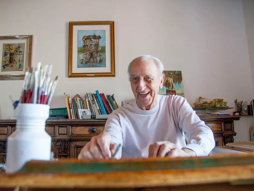 Aldo Bressanutti nella sua casa-atelier in viale San Marco. Oggi festeggerà il traguardo dei 102 anni (foto Bonaventura)