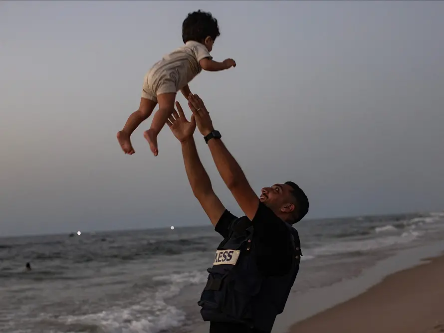Lo scatto di Haitham Imad (Epa) vincitore della categoria Fotografia