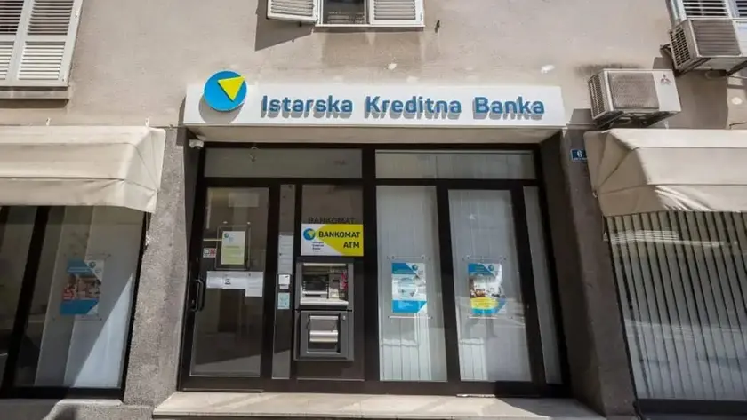Una filiale della Istarska Kreditna Banka a Umago