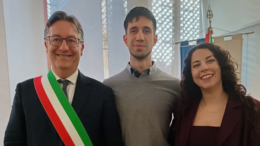 Il sindaco Calligaris con gli sposi Jesus Domigez e Luciana Nardin