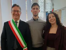 Il sindaco Calligaris con gli sposi Jesus Domigez e Luciana Nardin