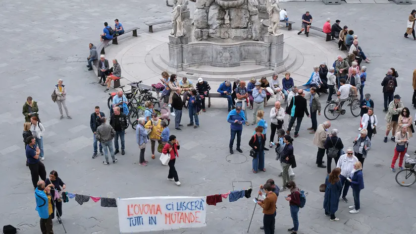 Una protesta dei No Ovovia. Foto Silvano