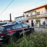 Carabinieri e vigili del fuoco nella villetta di Sdraussina (foto Tibaldi)