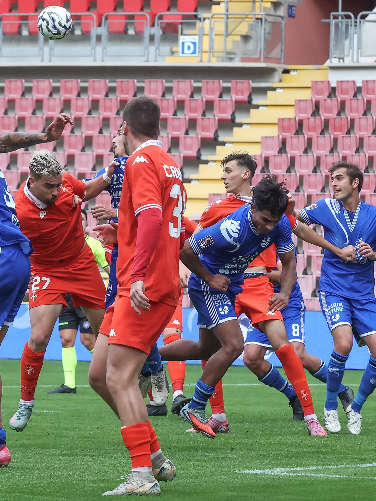 Una fase di gioco di Triestina-Union Brescia (Lasorte)