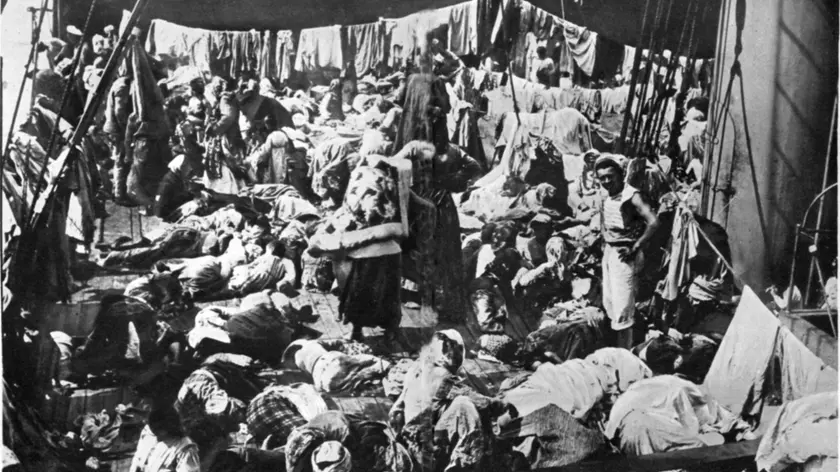 Alcuni rifugiati armeni scampati al massacro turco del 1915 Foto Uppa/Photoshot /AGF