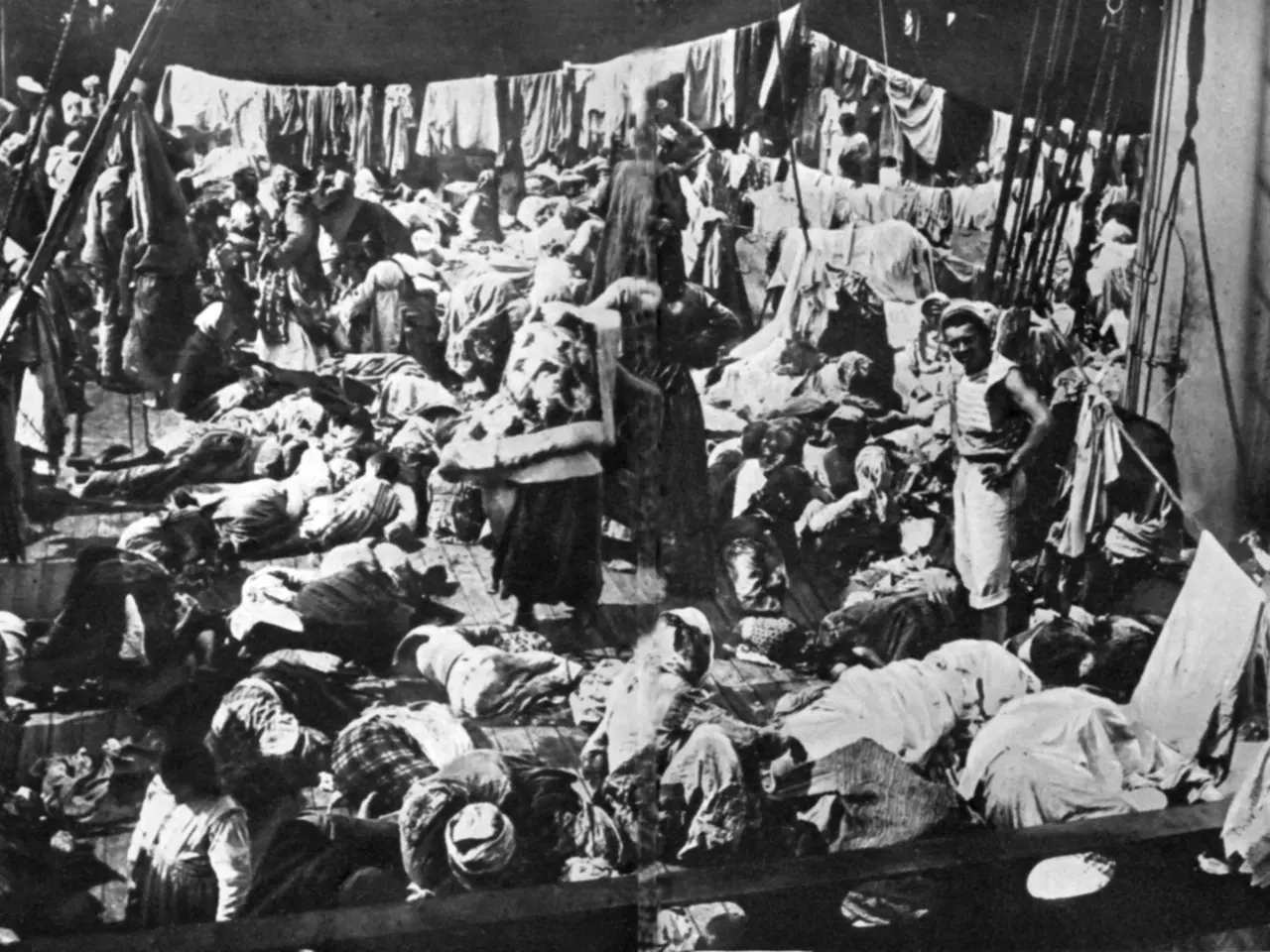 Alcuni rifugiati armeni scampati al massacro turco del 1915 Foto Uppa/Photoshot /AGF