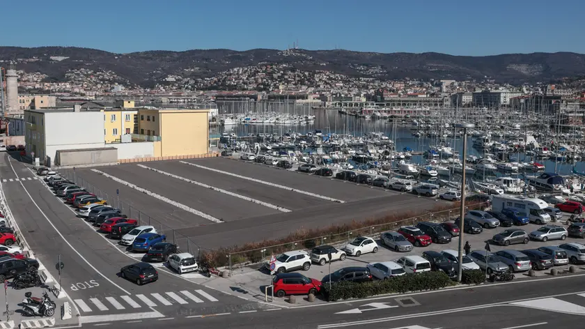 Lo spiazzo in Sacchetta dove un tempo sorgeva la piscina terapeutica, abbattuta dopo il crollo del tetto avvenuto nel luglio 2019, Foto Andrea Lasorte