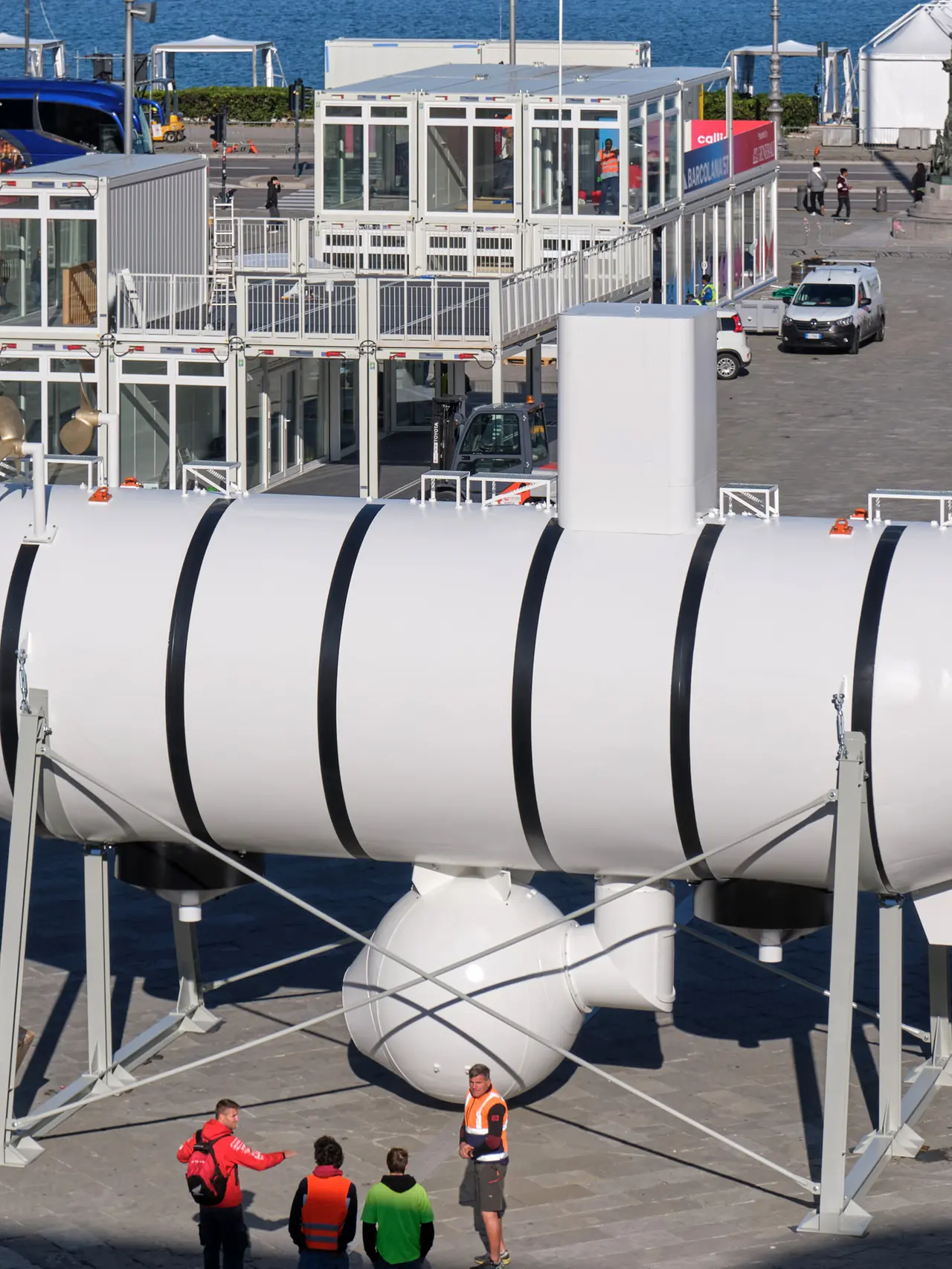 Il batiscafo Trieste in piazza Unità (Silvano)