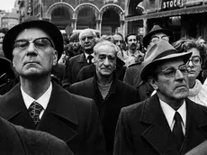 Nella foto (scattata da Claudio Ernè) un primo piano di partecipanti a una manifestazione contro Osimo