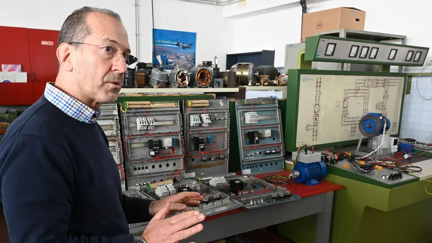 Il viaggio nei laboratori e nelle aule dell’istituto Galvani. Fotoservizio Andrea Lasorte