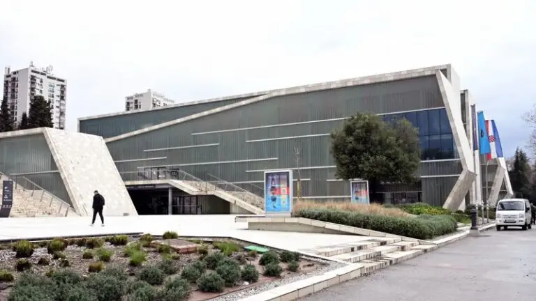 Il Palasport di Zamet, rione di Fiume. Foto La Voce del Popolo