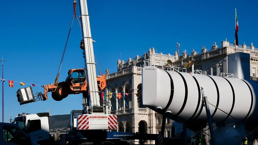 Batiscafo Trieste: cominciano i lavori per il trasferimento. Foto Massimo Silvano