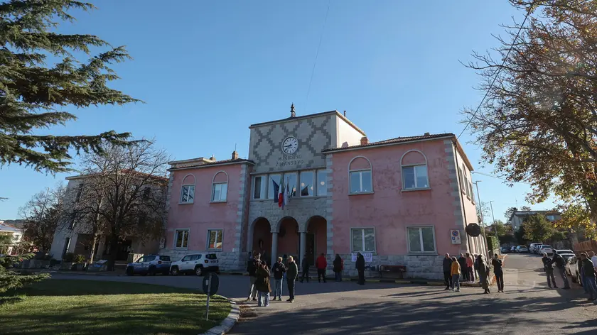 I palloncini arancioni alzati fino a 24 metri (Lasorte)