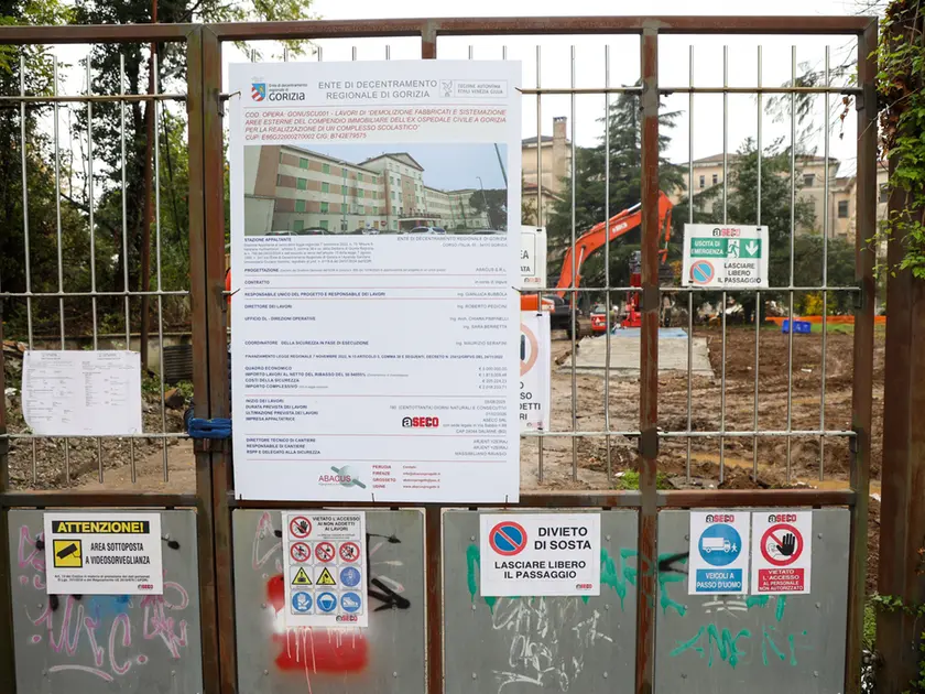 il cantiere per la demolizione dell’ex Ospedale civile