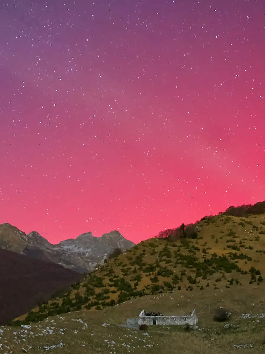 L'aurora boreale a Piancavallo, immortalata da Roby Stradella
