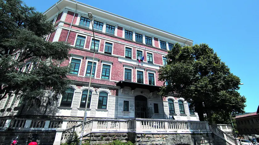 L’esterno dell’istituto Da Vinci Carli Sandrinelli., Foto Lasorte