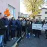 La protesta sotto il municipio di Duino Aurisina contro l’antenna di Visogliano Foto Andrea Lasorte
