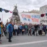 Una protesta del Comitato No Ovovia in piazza Unità durante la discussione della variante Foto Silvano