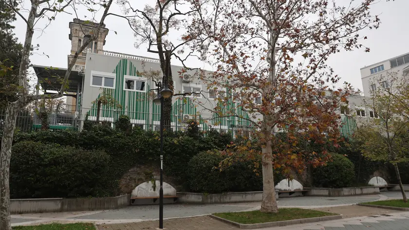 Villa Haggiconsta coperta dai moduli (Foto Lasorte)