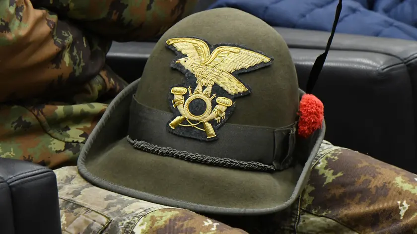 Tutto pronto per la consegna del Cappello alpino (Lasorte)