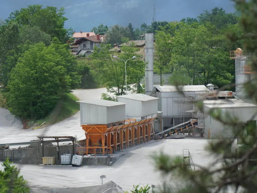 l'impianto per la produzione di asfalto “Asfaltna Baza”