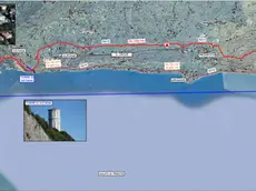 In rosso l’ipotetico tragitto della futura “Dorsale carsica” dell’acquedotto di AcegasApsAmga. In blu l’attuale condotta sottomarina e in rosa quella costiera realizzata nel 1927 Elaborazione grafica AcegasApsAmg