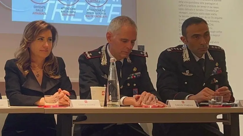 L’ad di Illycaffè Cristina Scocchia, con il generale Gabriele Vitagliano e il colonnello Gianluca Migliozzi