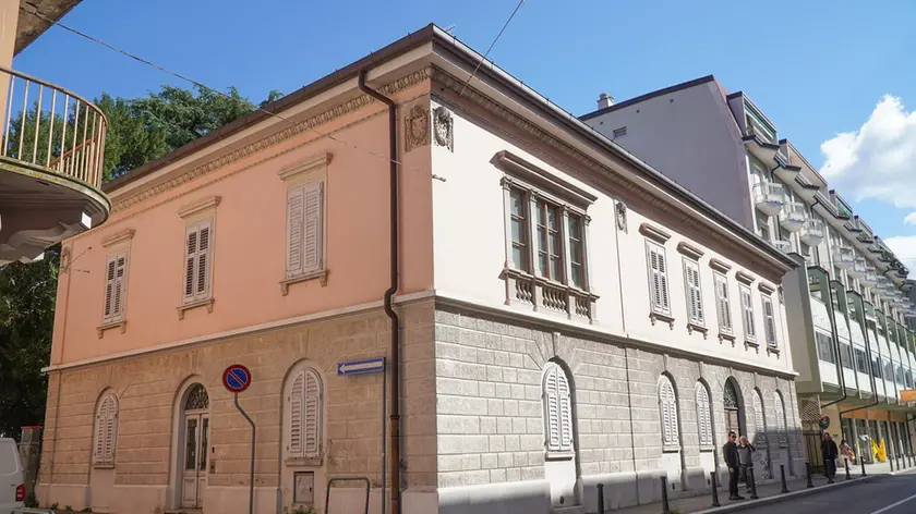 La palazzina di Casa Lenassi di via IX Agosto. Prima di ospitare l’ateneo di Udine era stata un centro sociale