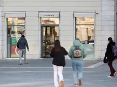 Il punto vendita a insegna Despar di piazza dell’Unità, al piano terra di palazzo Pitteri, aperto nel gennaio del 2019 e che chiuderà definitivamente il prossimo 31 dicembre. Foto Andrea Lasorte e Massimo Silvano