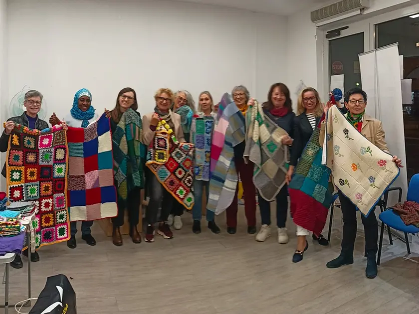 I lavori dei gruppi fra “misticanza” allo Spazio Rosso e “sferruzzatrici” staranzanesi