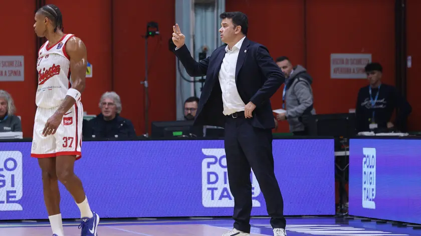 Il coach della Pallacanestro Trieste Israel Gonzalez (Ciamillo / Lasorte)