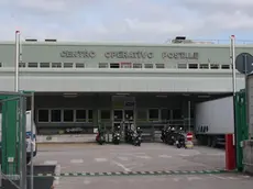 Il centro logistico Sda di Poste Italiane in via Brigata Casale (foto archivio Lasorte)