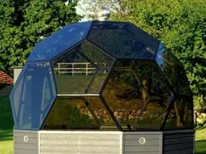 L’eco sauna con i vetri fumè che sarà sistemata in spiaggia