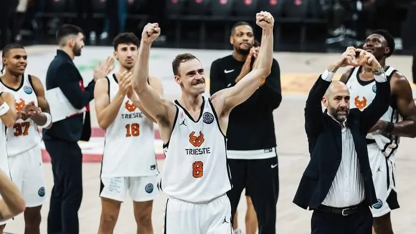 L’esultanza di Lodovico Deangeli a Istanbul (foto Basketball Champions League)